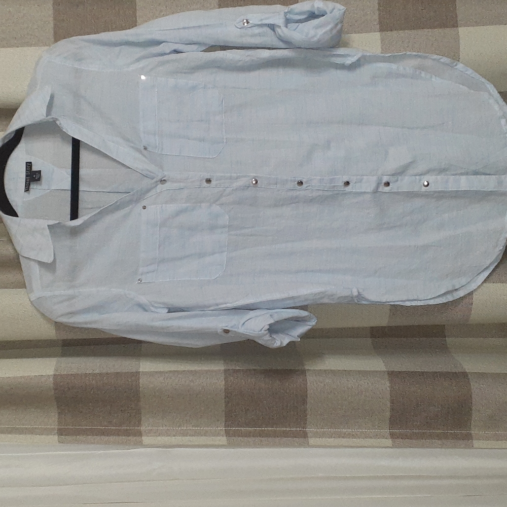 Thread Story Button Shirt Size Medium NWOT